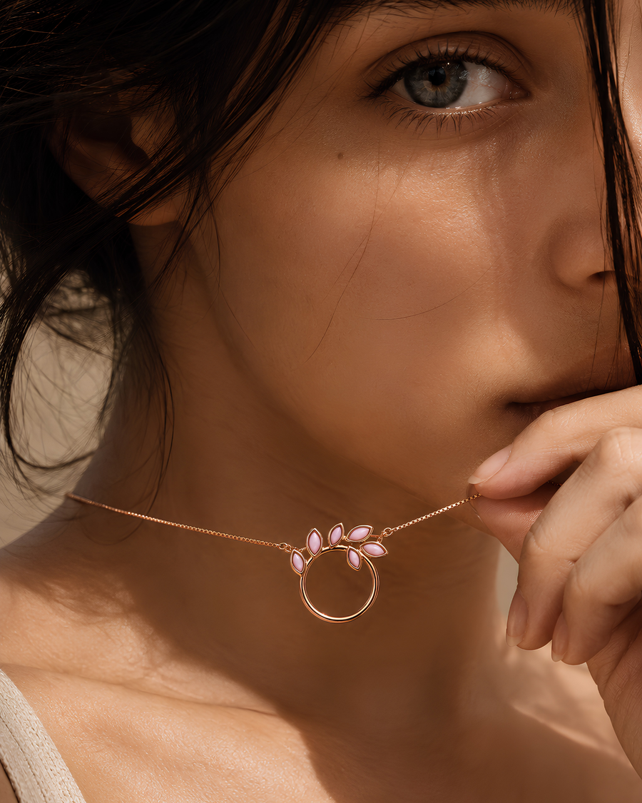 Elara Queen Conch Shell leaf pendant necklace in rose gold-plated 925 sterling silver - product view